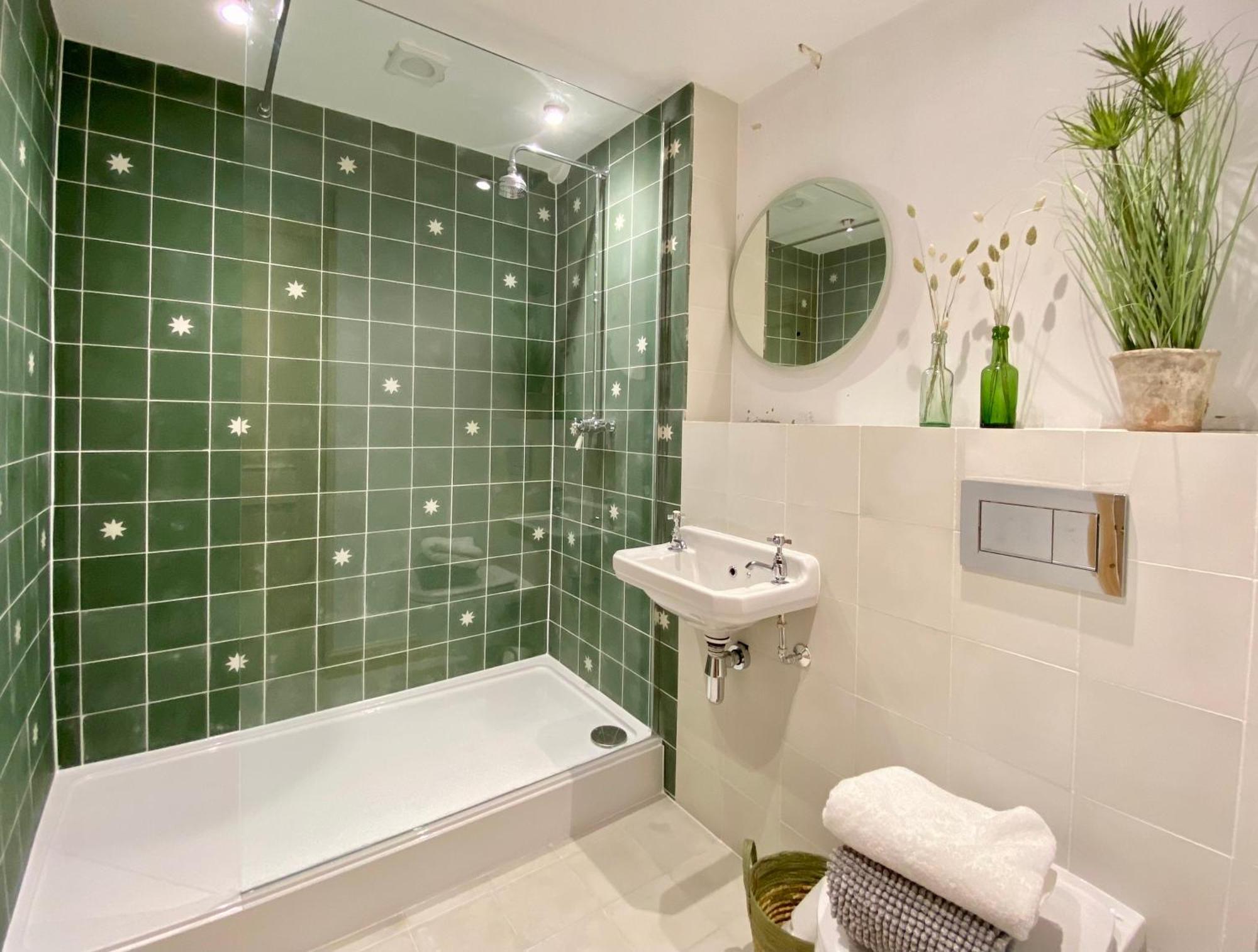 Victoria Bar Walls By Chateau Anna, Central York - Free Parking Exterior foto